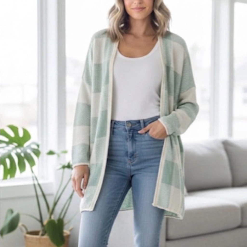 261 Nwot Pol Brand Green And Cream Plaid OpenFront Cardigan Sweater  Small